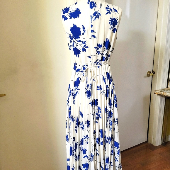 Lulu's Beautiful Lindsie Blue & White Floral Pleated Wrap Maxi Dress size small - Picture 7 of 16